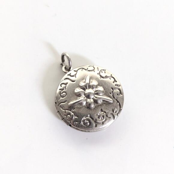 Vintage Estate Silver Tone Victorian Inspired Floral Locket Necklace Pendant - Picture 1 of 4
